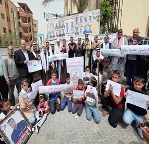 اعتصام تضامني في مجمع ناصر الطبي بخان يونس دعماً للأسرى وإحياء ليوم الأسير الفلسطيني